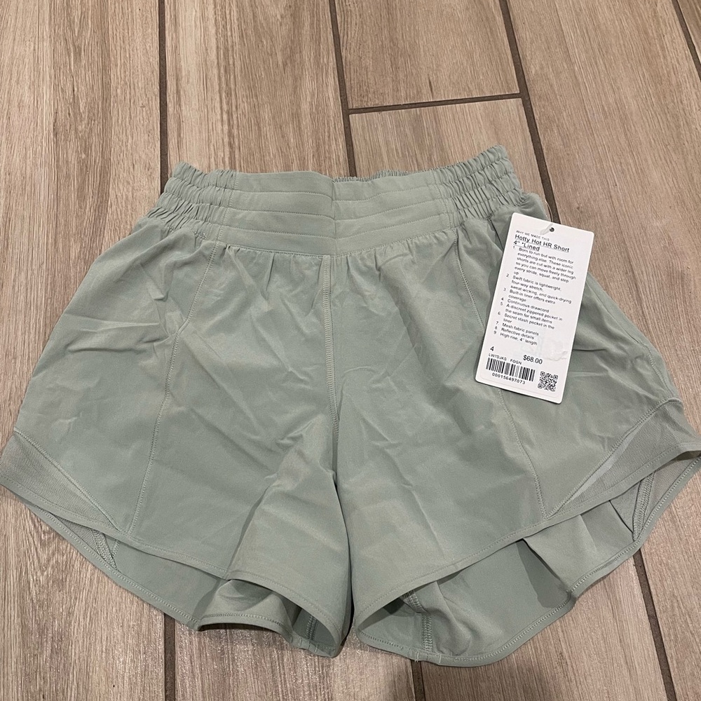 NWT Lululemon Hotty Hot HR Lined Shorts 4” Fog Green Sz 4 - Picture 4 of 9